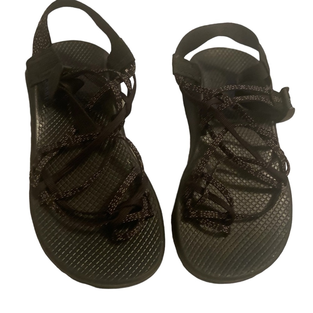Black chacos size 8..gently worn and is in great condition!